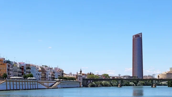 CaixaForum Sevilla: un centro cultural bajo tierra junto a la Torre